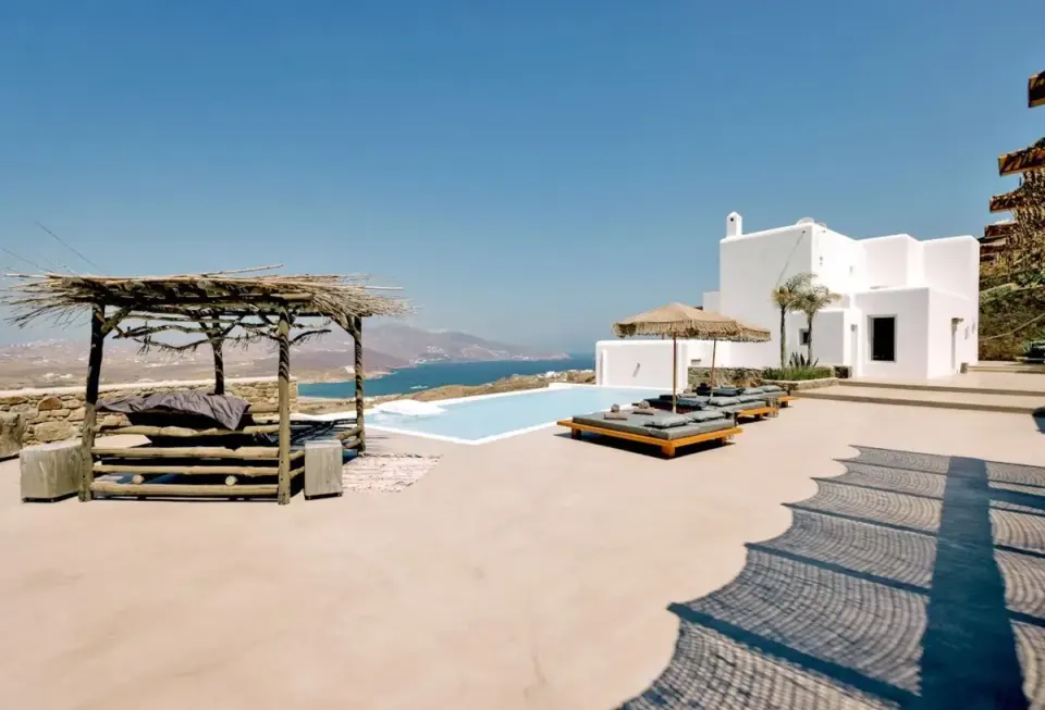 Halu in Mykonos