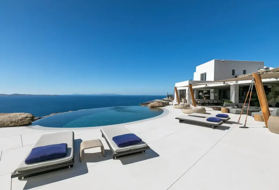 Luisa in Mykonos