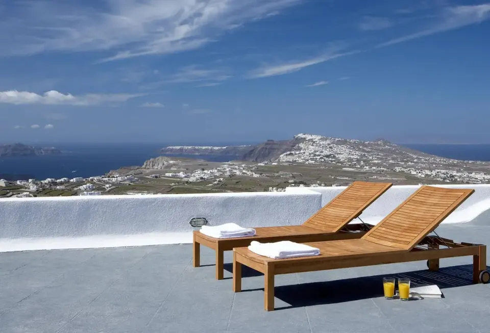 Aethra in Santorini