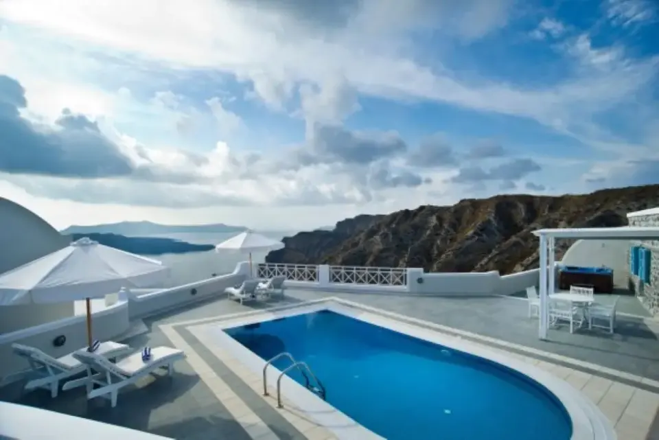 Artemis in Santorini