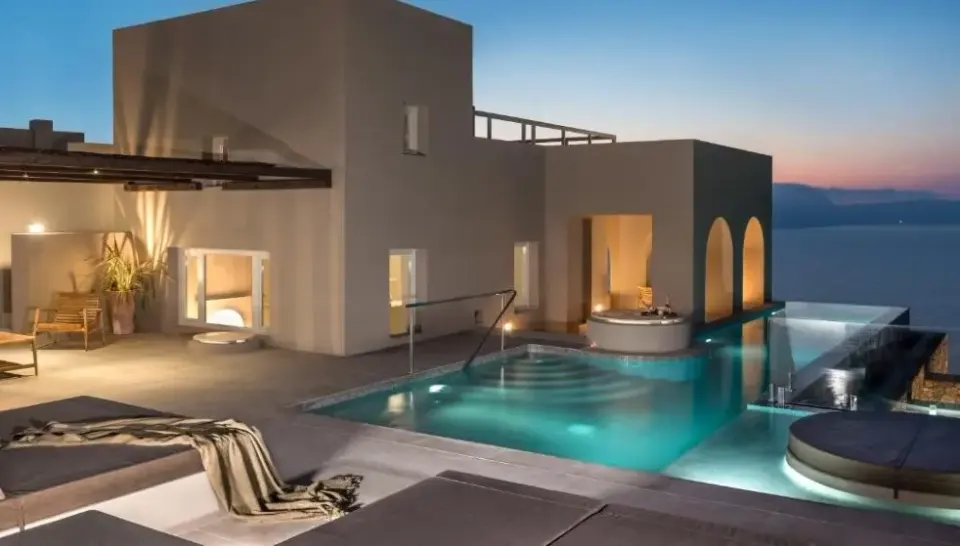 Aurelia in Santorini
