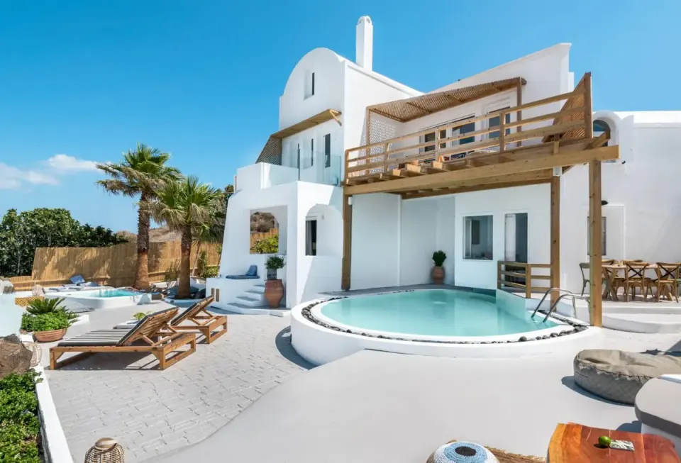 Bianca in Santorini