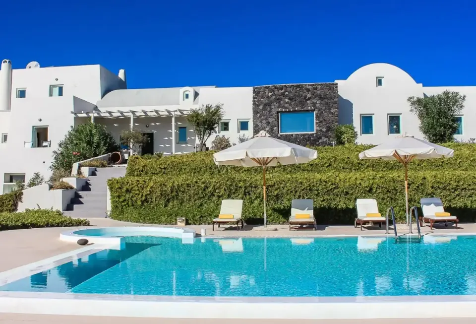 Black Velvet in Santorini