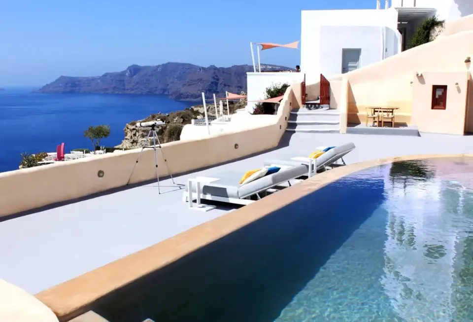 Bueno in Santorini