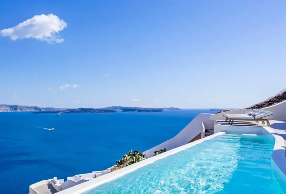 Canaves in Santorini