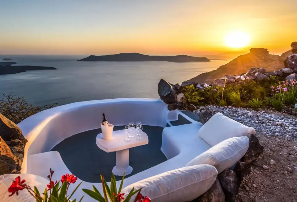 Eden Canaves in Santorini