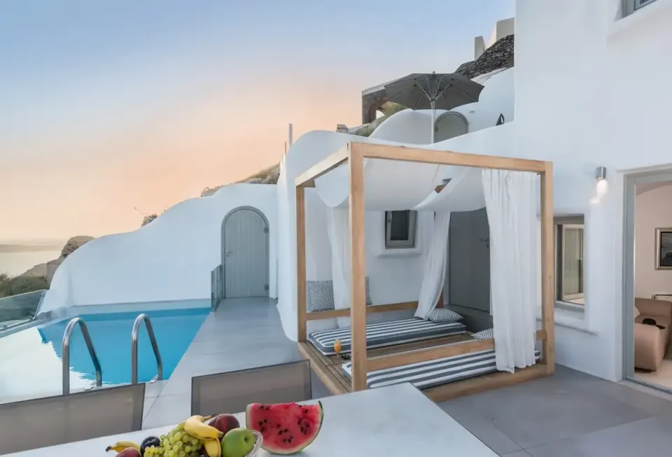 Elite in Santorini