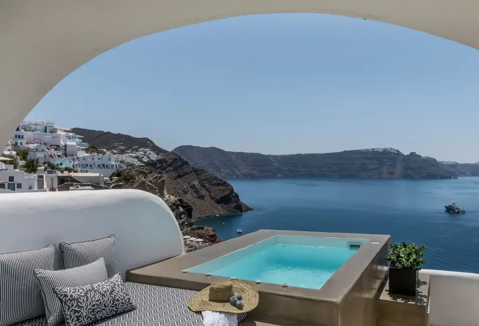 Emerald in Santorini