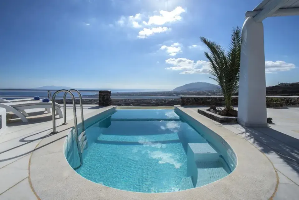 Evita in Santorini
