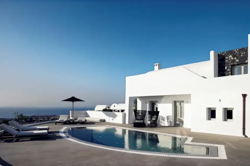 Selene in Santorini