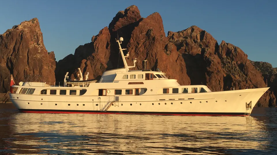 SECRET LIFE private yacht charter