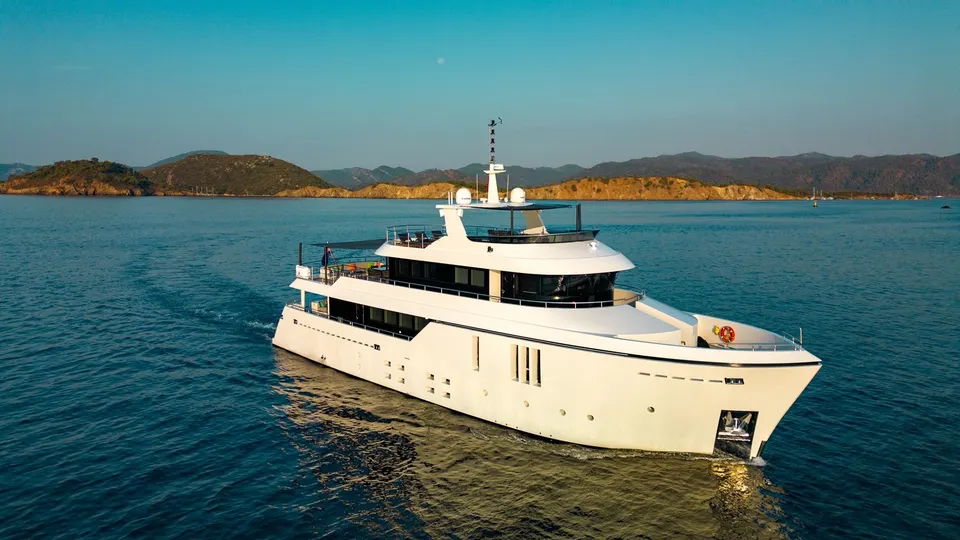 ZEEMAR private yacht charter
