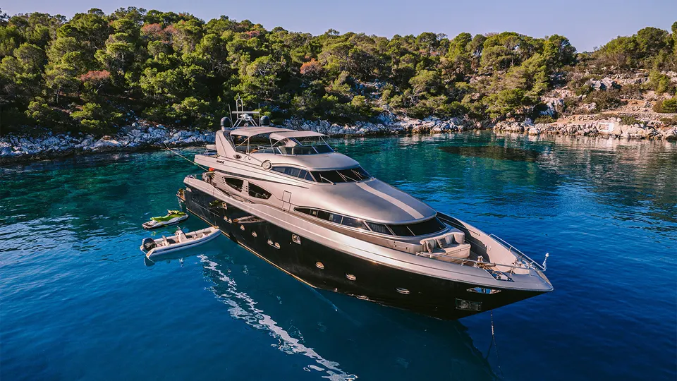 ELVI private yacht charter