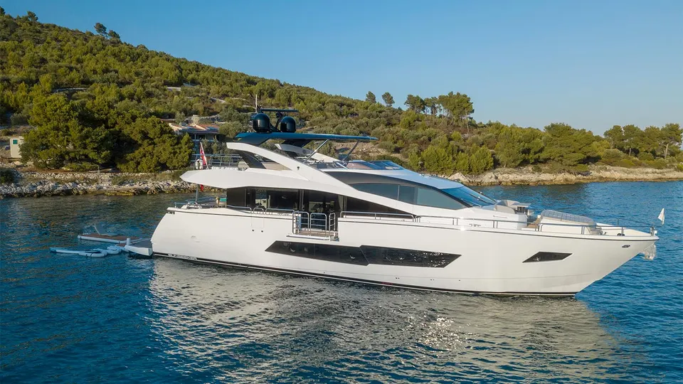 HUNKY DORY OF LONDON private yacht charter