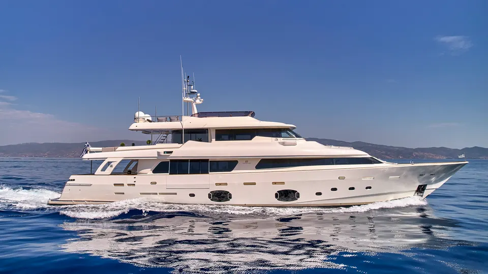 DALOLI private yacht charter