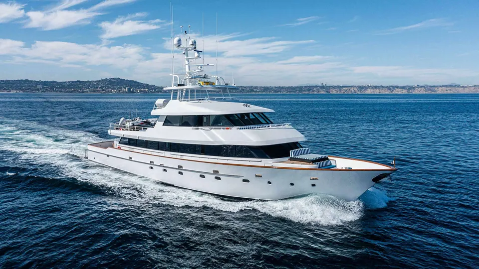EL REY private yacht charter