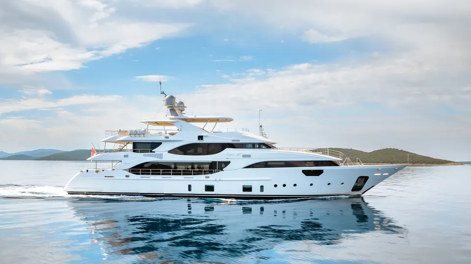 LADY MRD private yacht charter