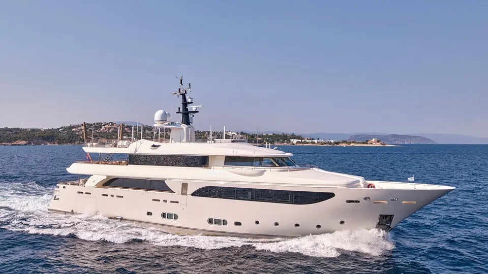 PHOTON private yacht charter