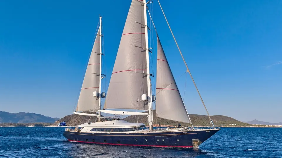 ALMYRA II private yacht charter
