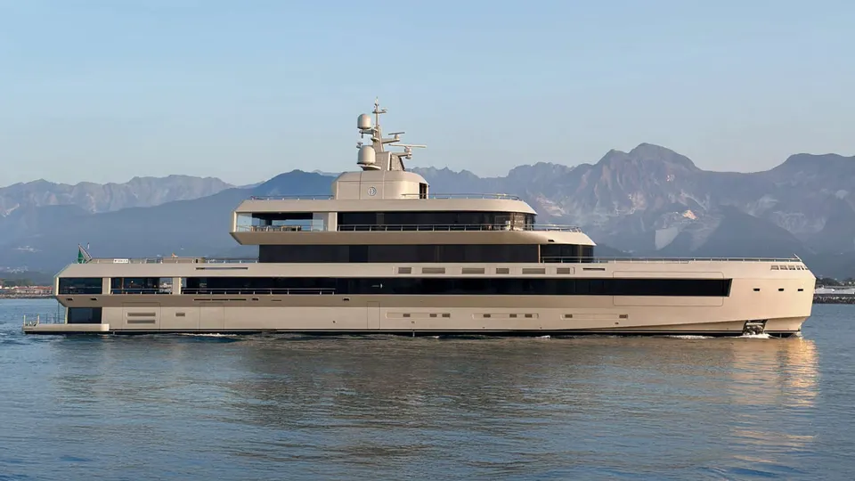 Location du yacht privé GECO BY G. ARMANI