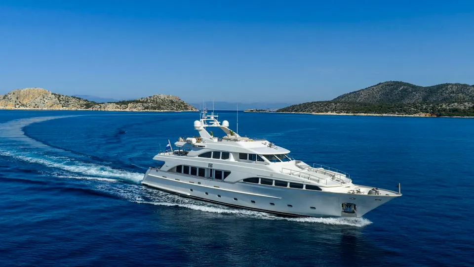 OAK private yacht charter