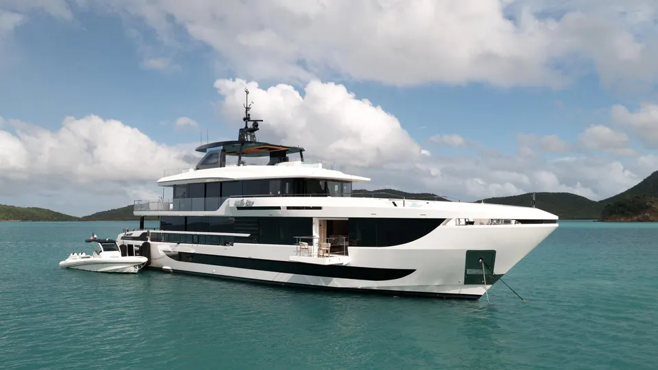 WHITE STAR private yacht charter