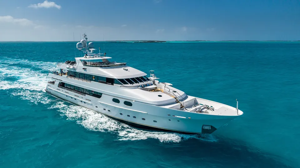 AMORE private yacht charter