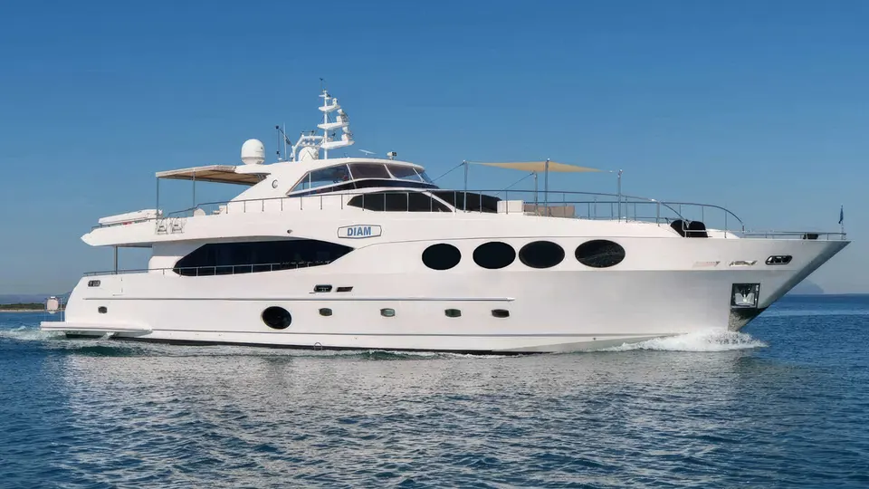 DIAM private yacht charter